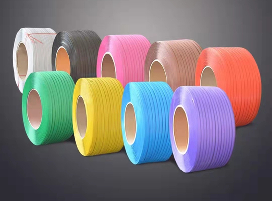 Sabuk Pengemasan Plastik Poliester Timbul Warna-warni Pallet Tali PET Plastik Untuk Pengepakan Kargo