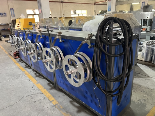 Conveyor penuh otomatis Winder Pita PET 0.4KW Dengan Sistem Kontrol PLC Winder Pita PET penuh otomatis dengan Kontrol PLC &amp; Cuttin