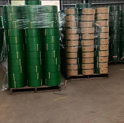 Pita baja PET plastik, Pita kemasan PET suhu tinggi, tahan UV, ketebalan:00,6-1,2 mm, 20 kg/ gulungan
