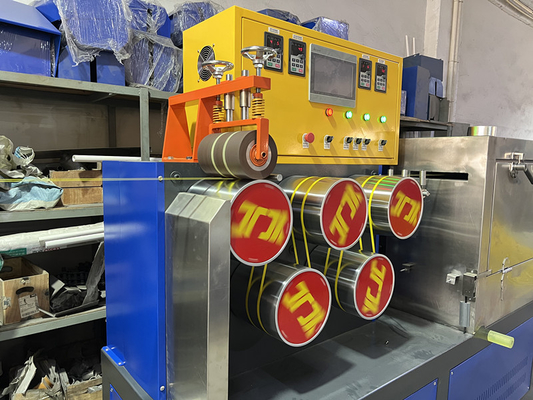 100KW PP Strapping Tape Making Machine Daya yang dapat disesuaikan dan ketegangan tali yang dapat disesuaikan