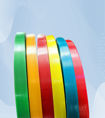 Efisiensi Tinggi PET Strapping Belt Logo Pola Warna Disesuaikan Untuk Cargo Lashing